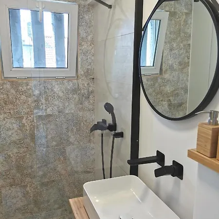 No 11 - Amarilia Констанца