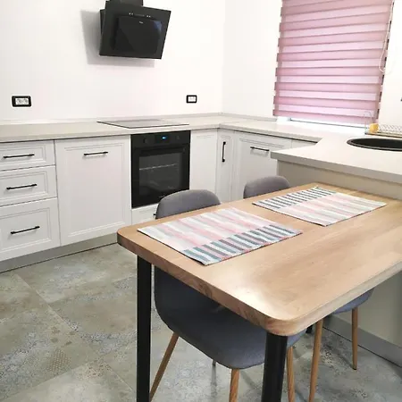 No 11 - Amarilia Констанца