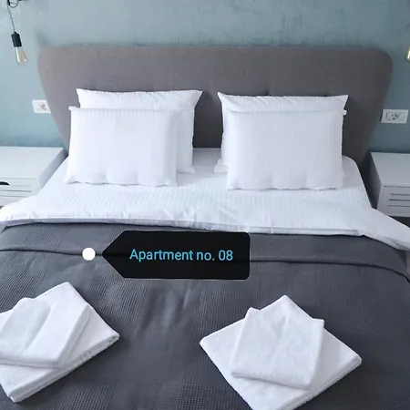 No 11 - Amarilia Констанца