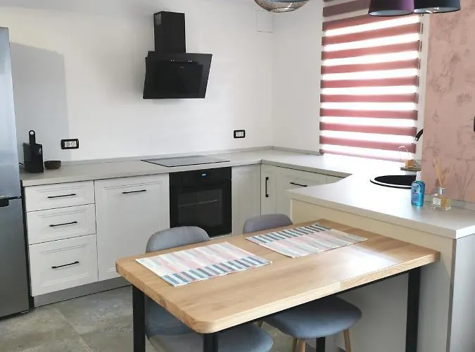 No 11 - Amarilia * Constanţa